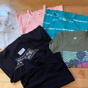 7 size L Old Navy tank tops